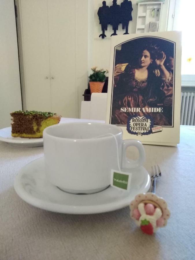 Il Vicolo 48 Bed & Breakfast Pesaro Luaran gambar